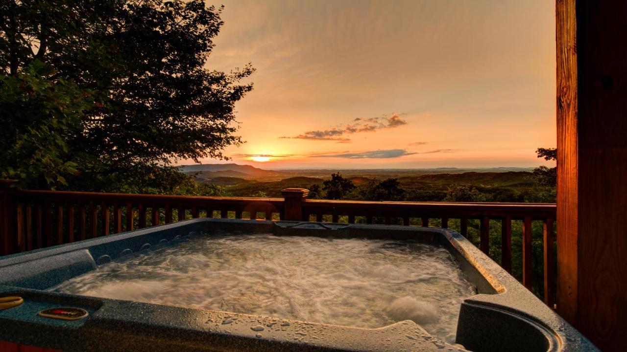 Incredible Views Hot Tub Close To Everything Севьервилл Экстерьер фото
