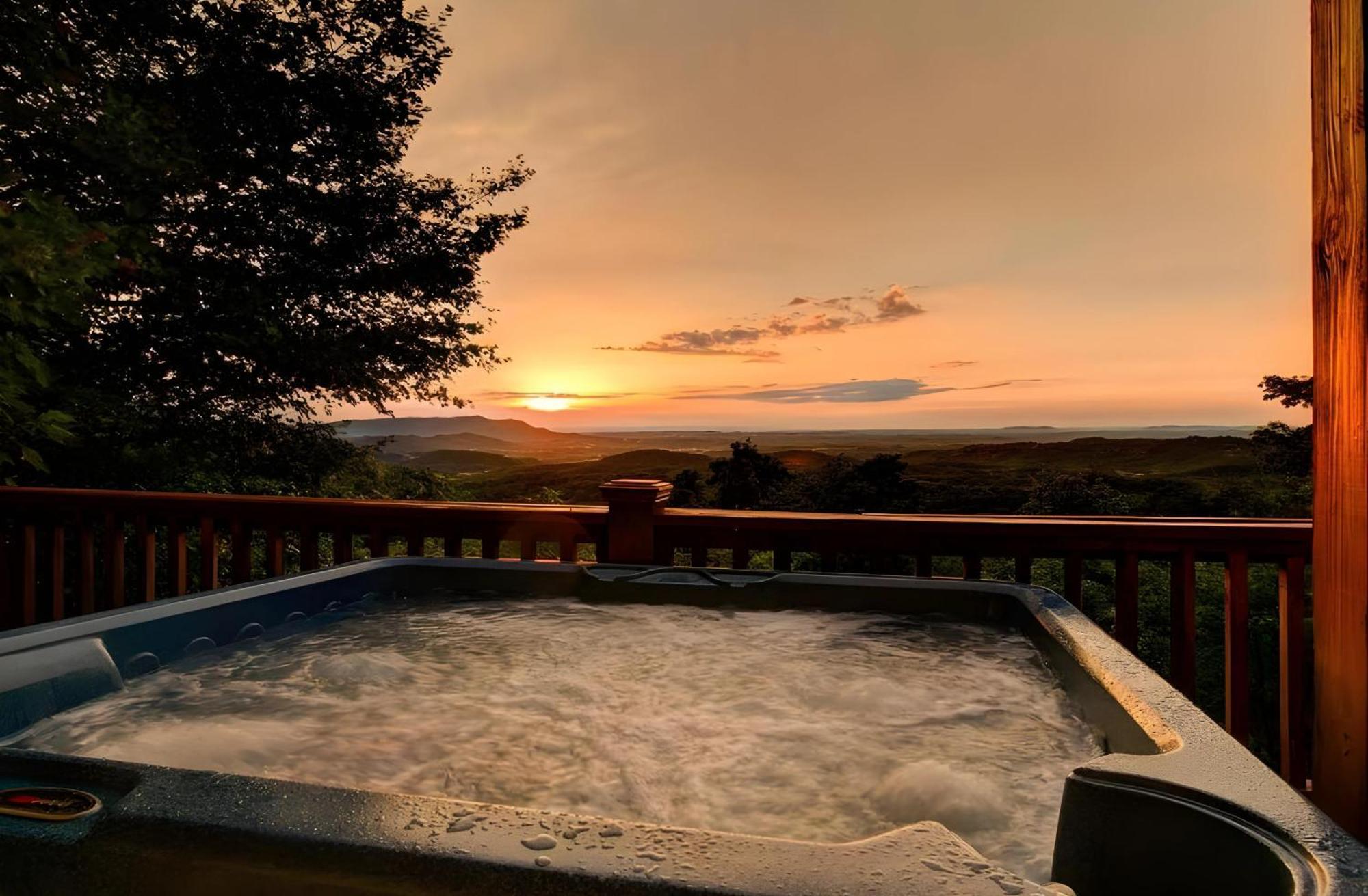 Incredible Views Hot Tub Close To Everything Севьервилл Экстерьер фото
